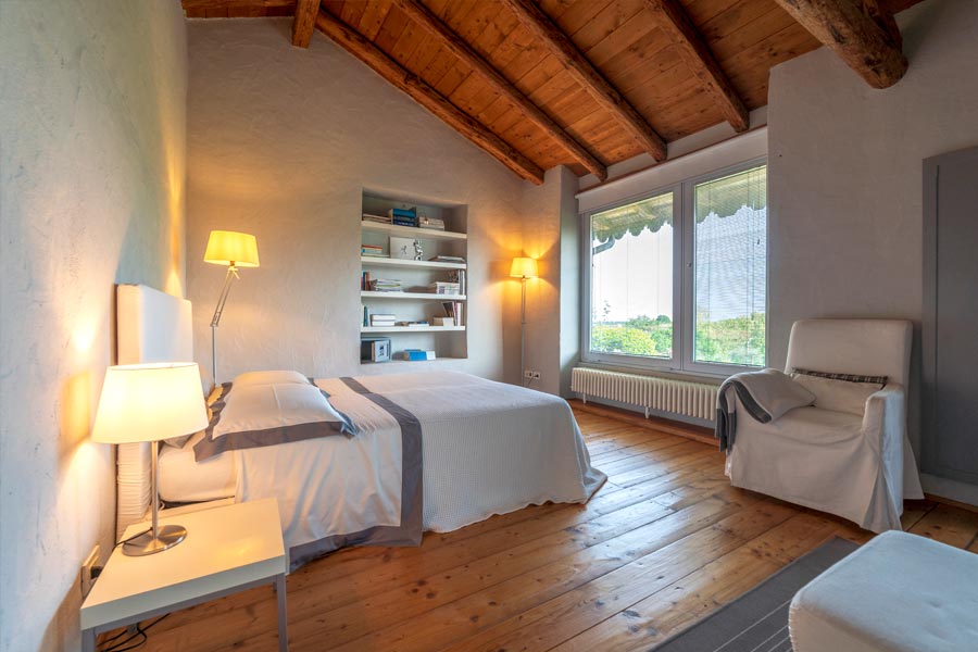 double-room-sleeping-area-quality-bed-and-breakfast-vivere-in-campagna-udine_2