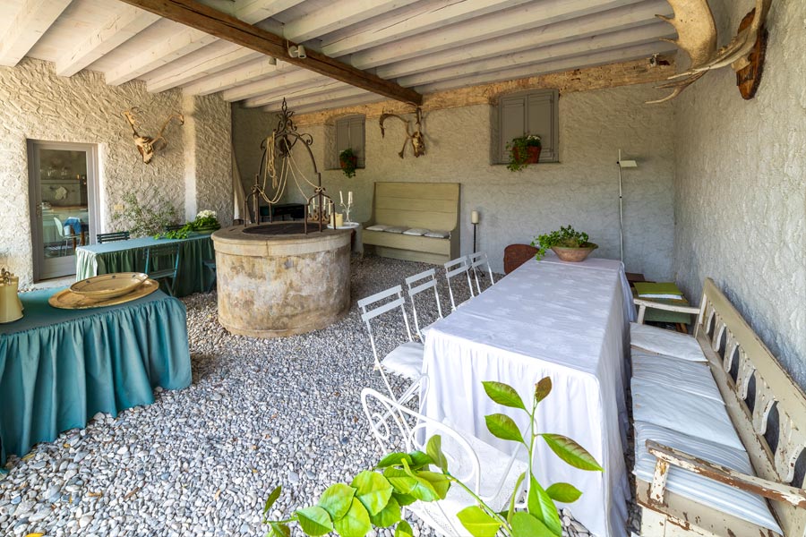 zona-colazione-esterna-quality-bed-and-breakfast-vivere-in-campagna-udine_2